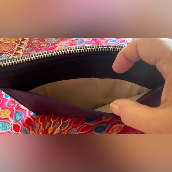 Beautiful Coach purple leather wristlet. EUC. Approximately 7 x 4“. - Picture 4 of 9